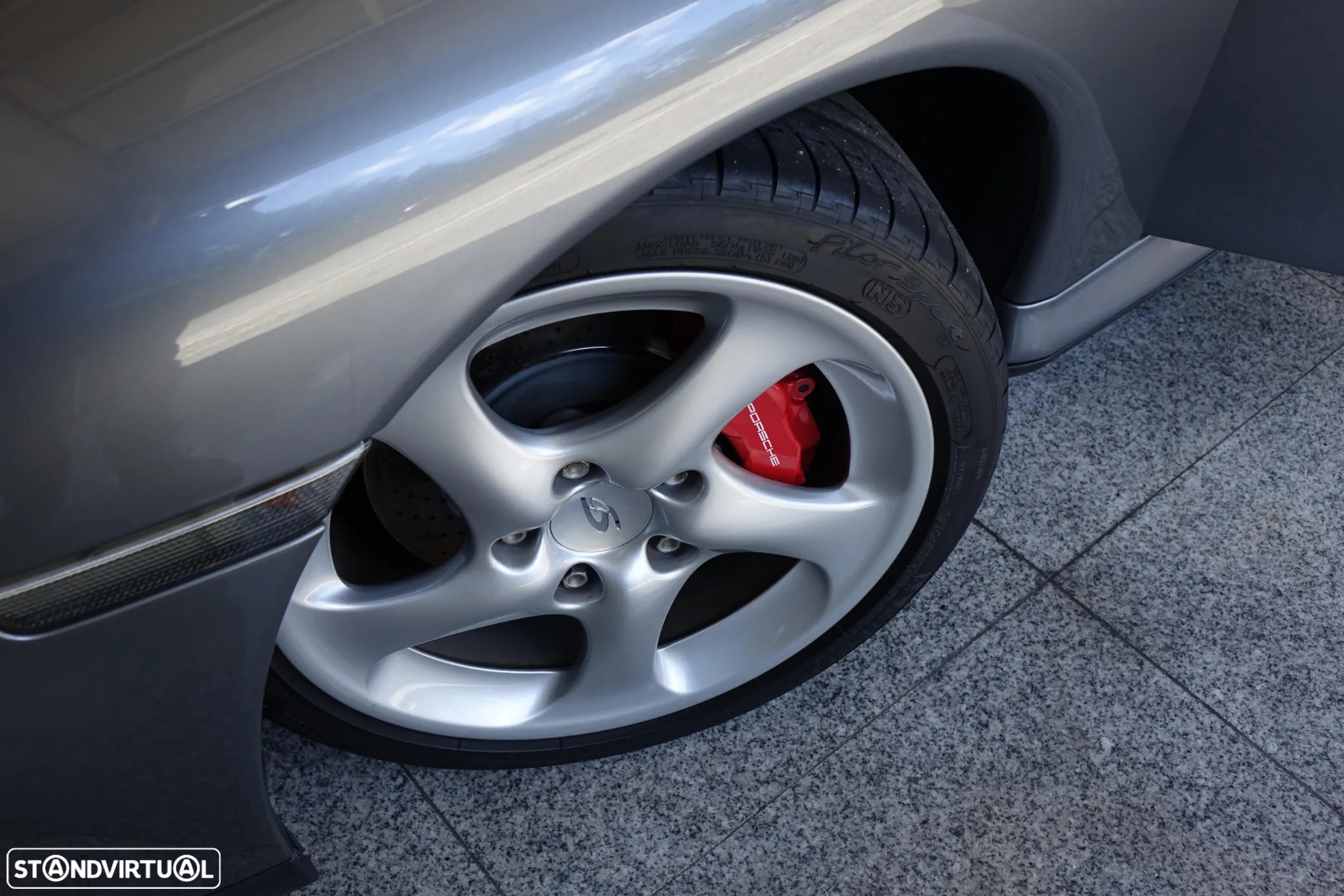 Porsche 911 (996) Carrera 4 S - 13