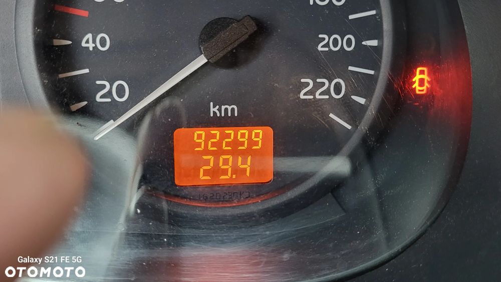 Renault Clio 1.2 16V Confort Authentique - 12