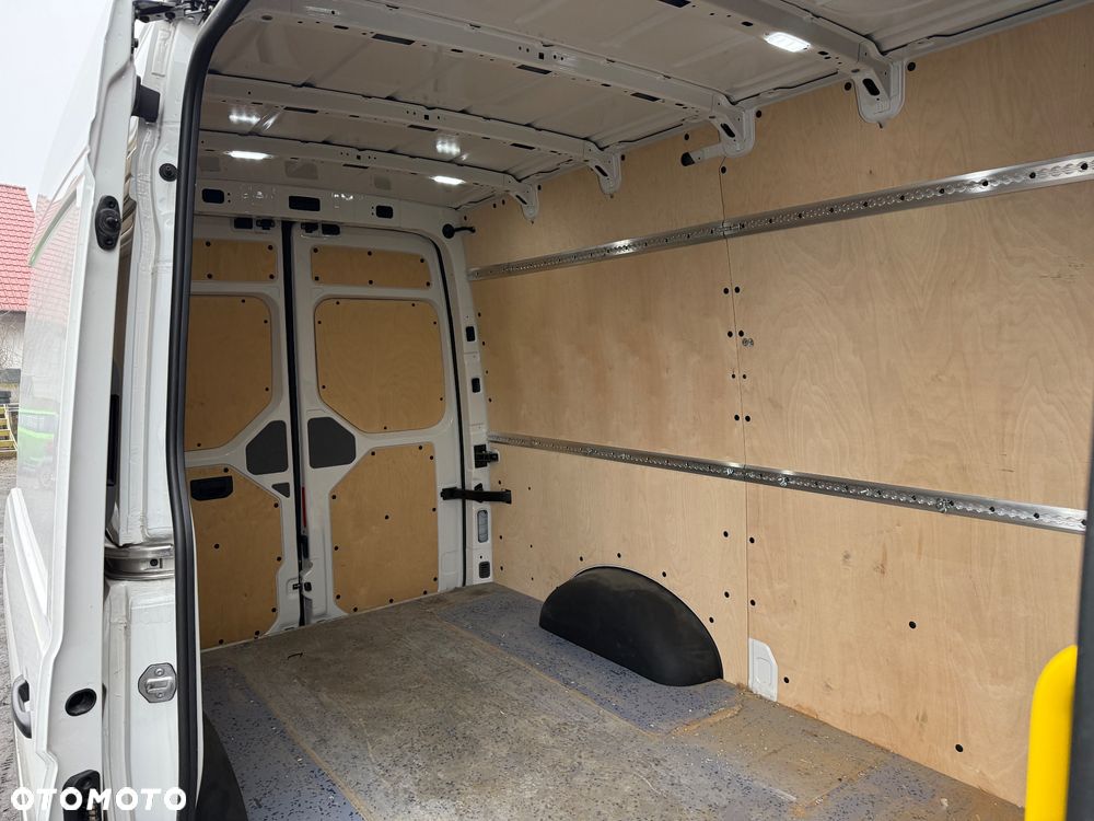 Volkswagen Crafter - 33