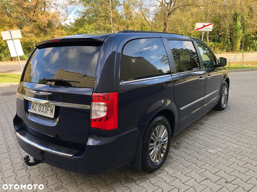 Chrysler Town & Country - 9