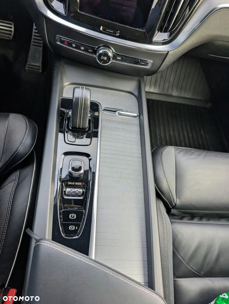 Volvo V60 B4 B R-Design - 12