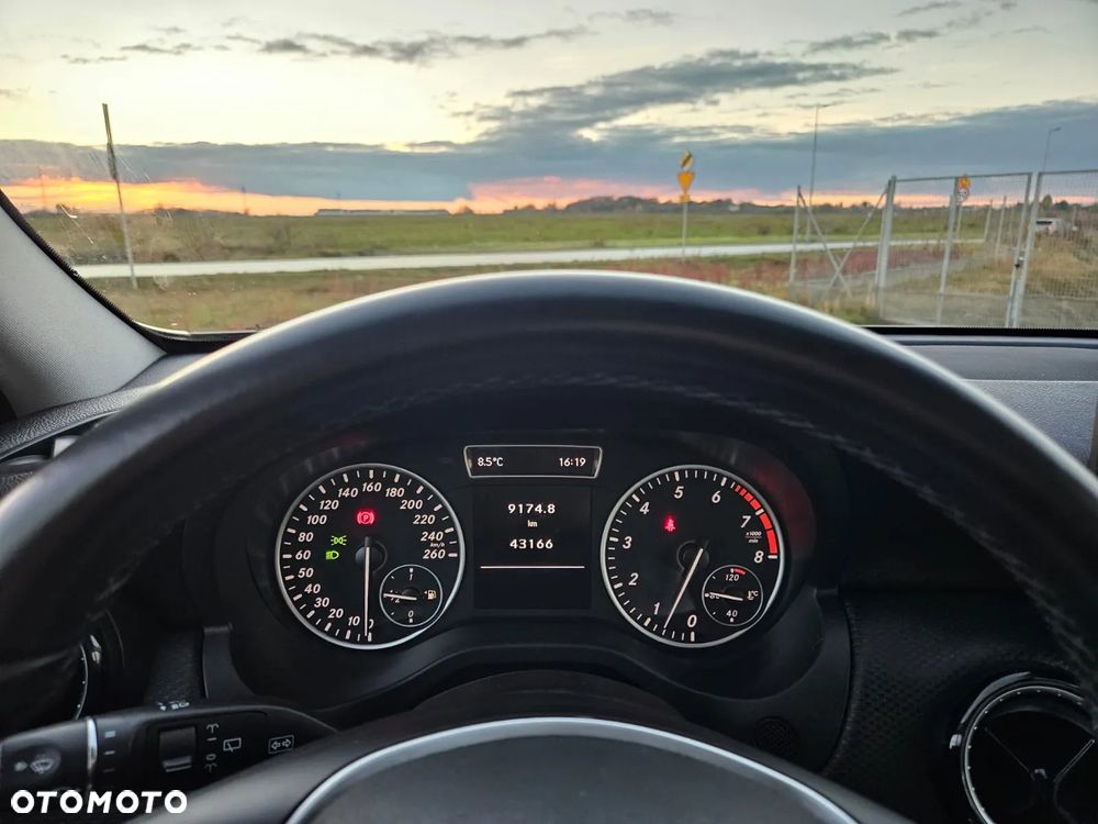 Mercedes-Benz Klasa A 180 BlueEfficiency Edition - 7