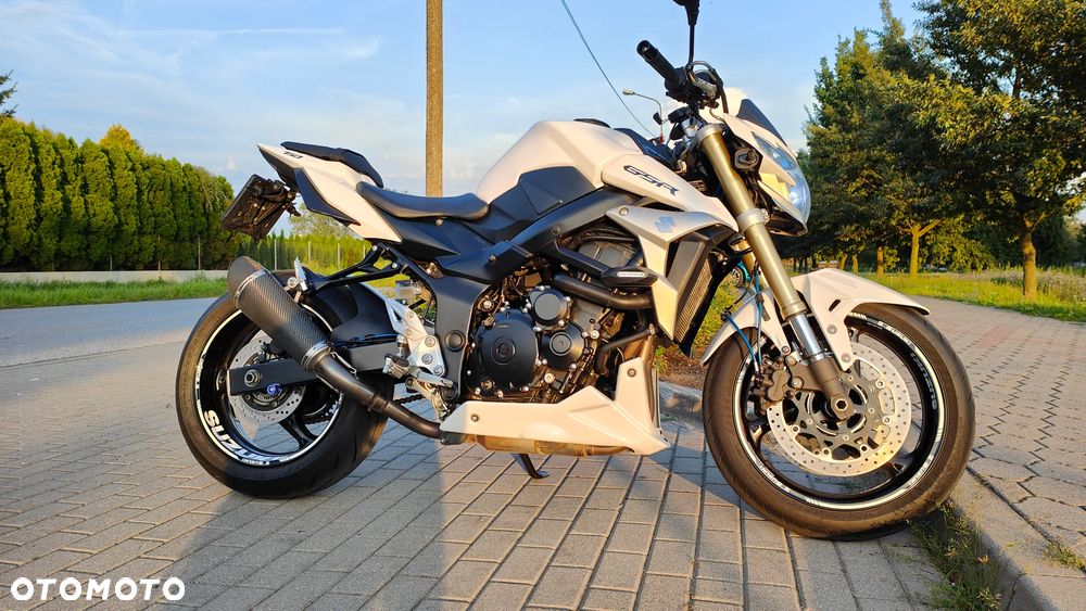 Suzuki GSR - 1