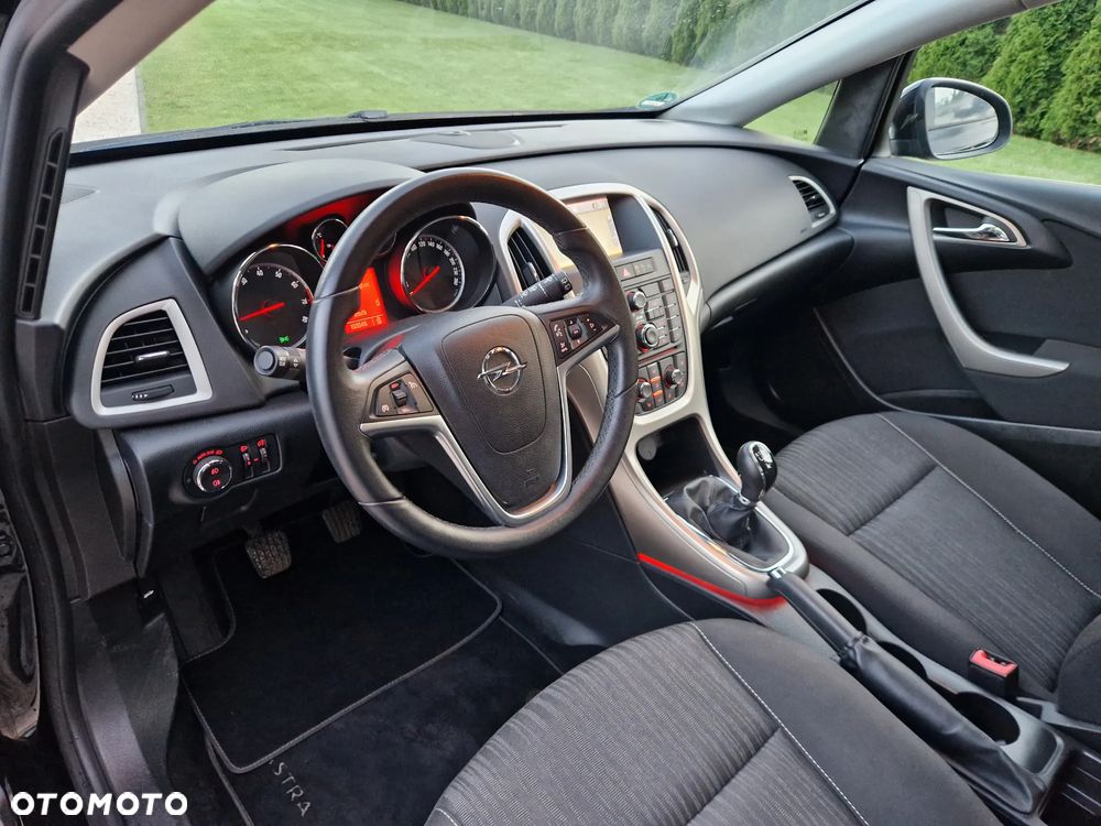 Opel Astra 1.6 NAVI - 33