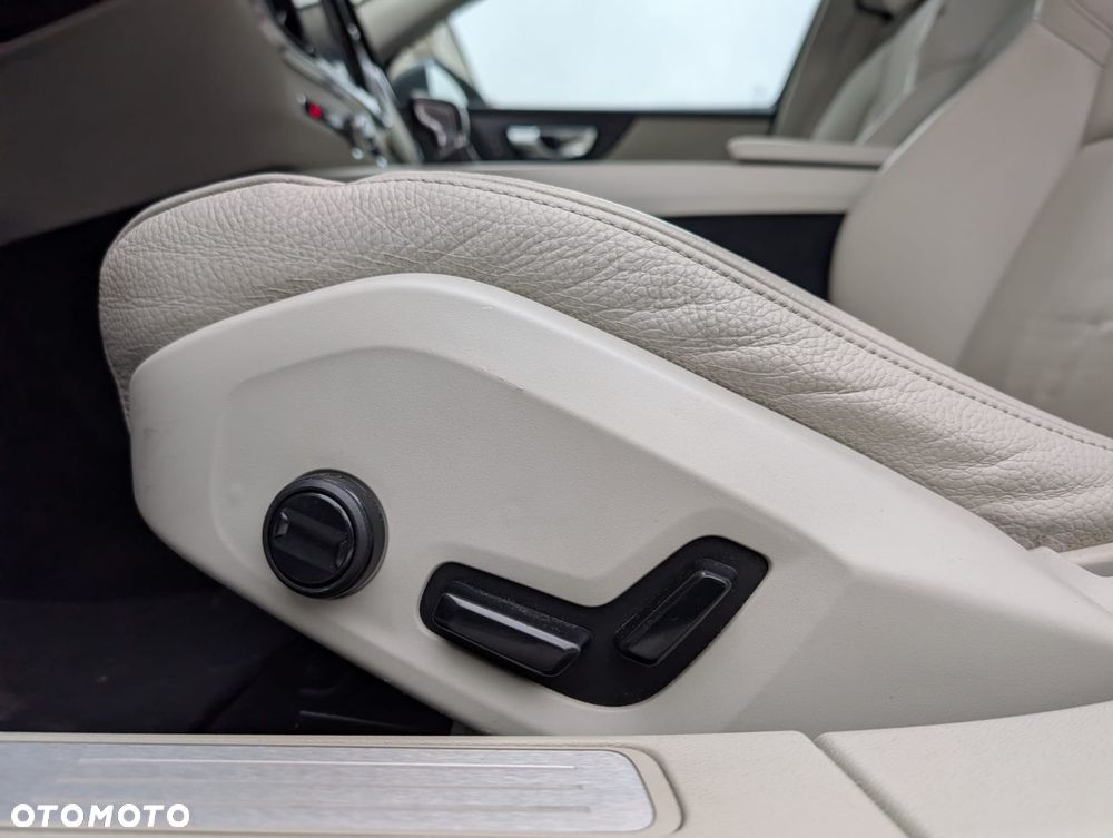 Volvo S60 T5 Momentum Pro - 24