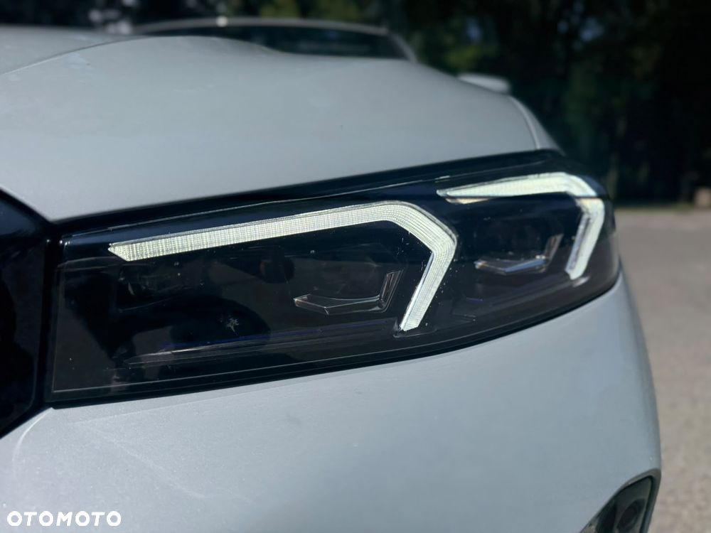 BMW Seria 3 330i xDrive M Sport - 9