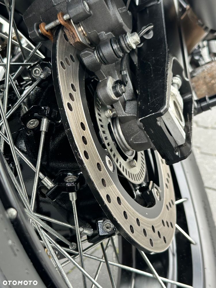 Suzuki V-STROM - 12
