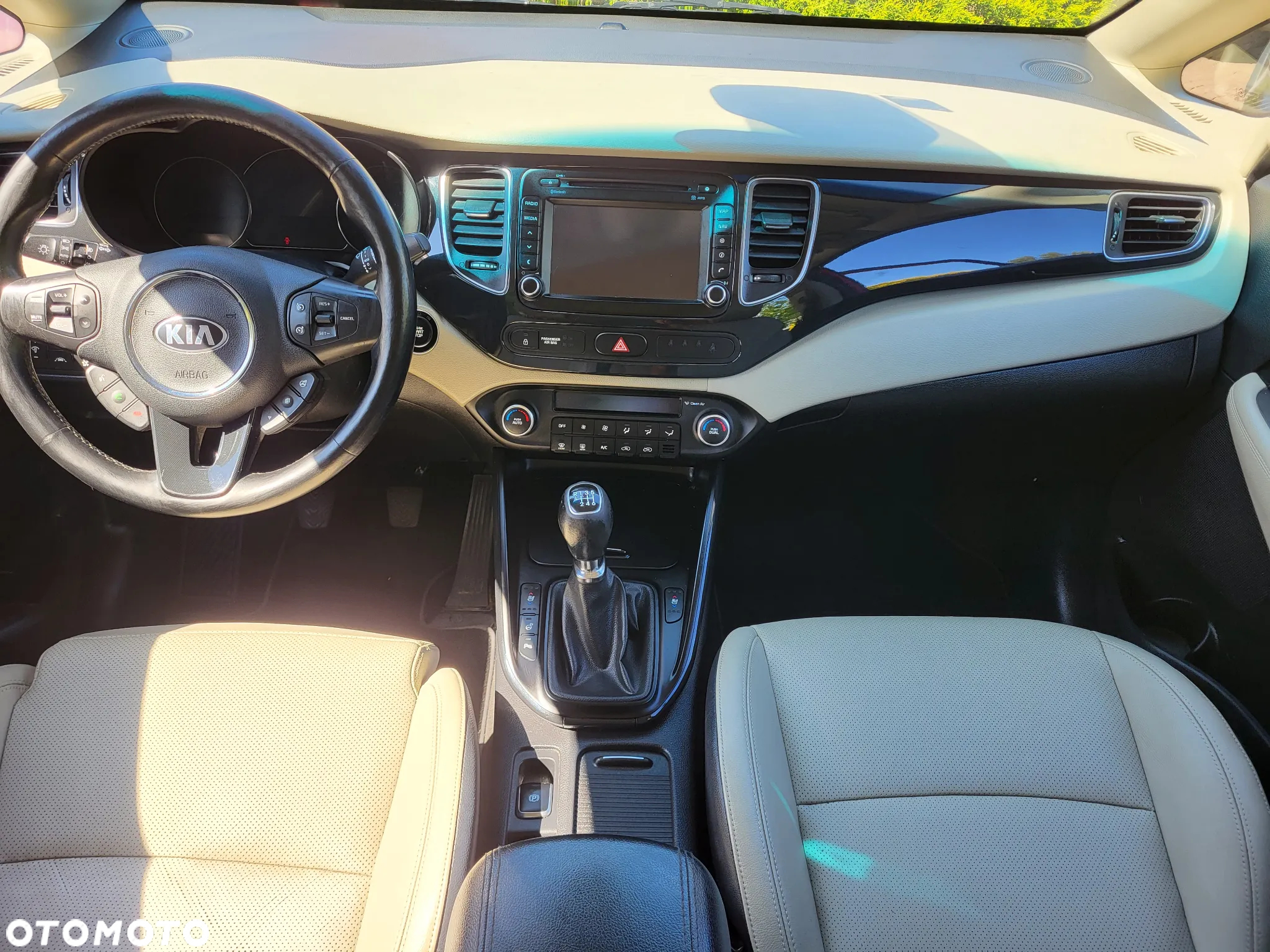 Kia Carens - 5