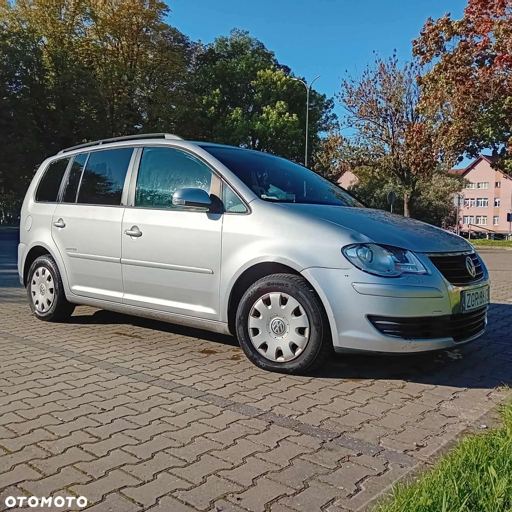 Volkswagen Touran - 8