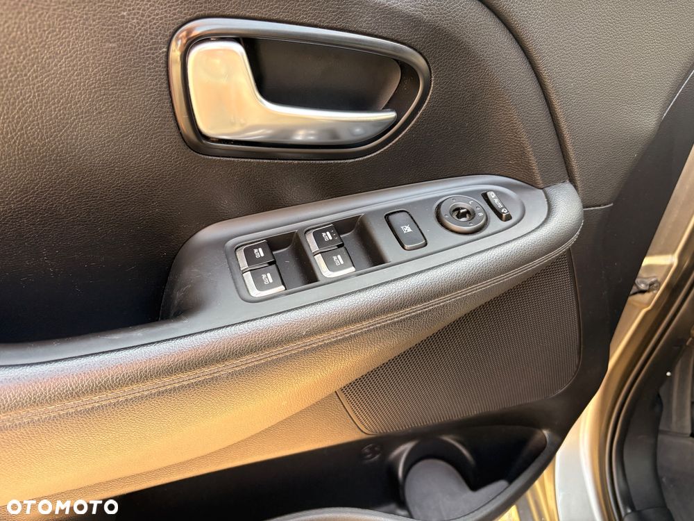 Kia Carens 1.7 CRDi XL 7os - 23