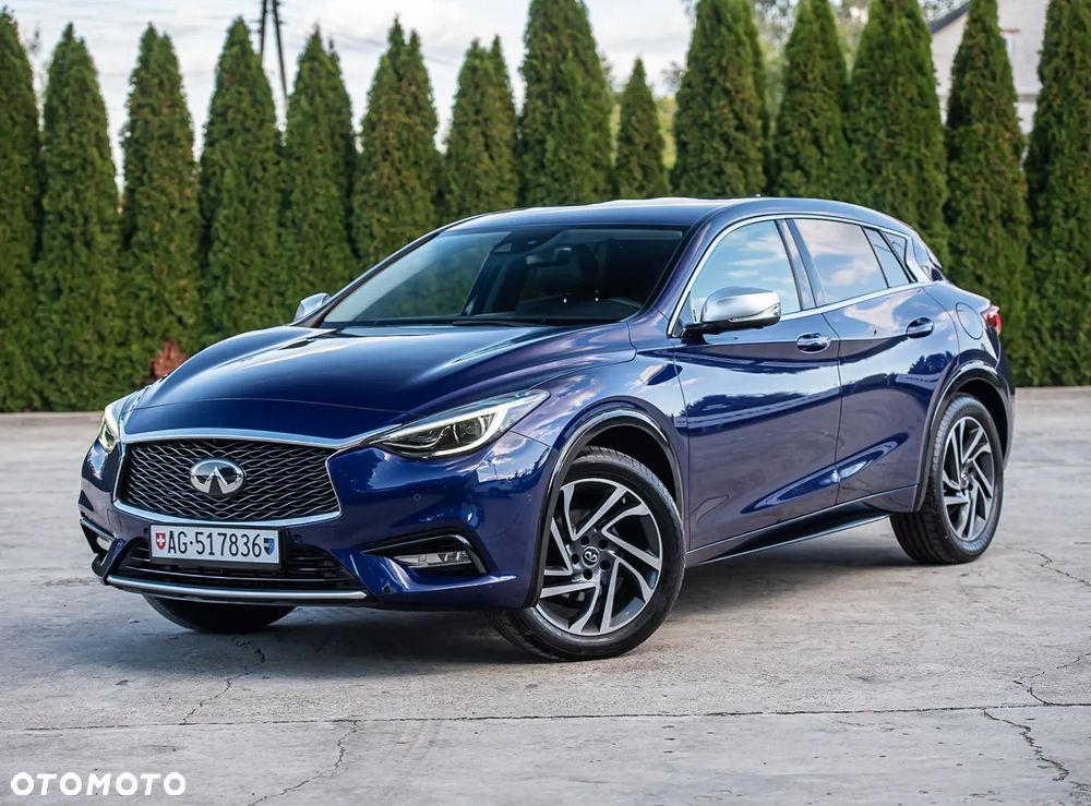 Infiniti Q30 - 6