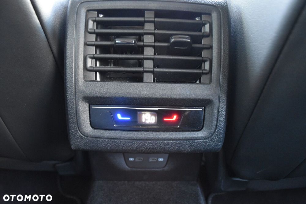 Volkswagen Golf - 32