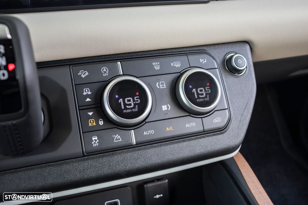 Land Rover Defender 3.0 I6 90 AWD SE - 33