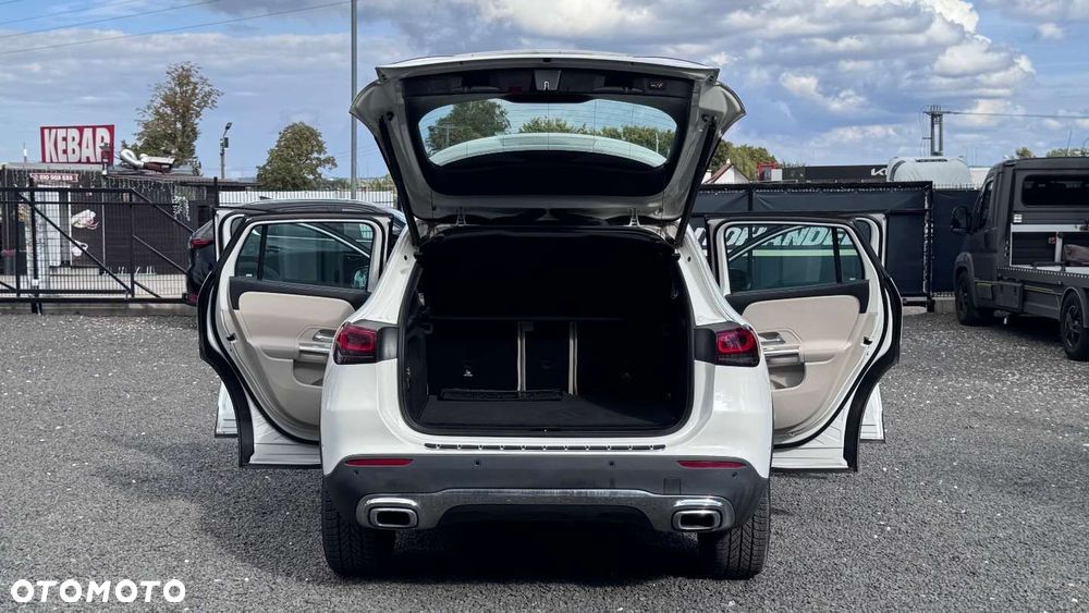 Mercedes-Benz GLA - 14