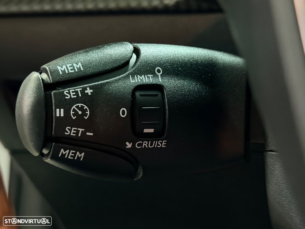 Peugeot e-208 Style - 13