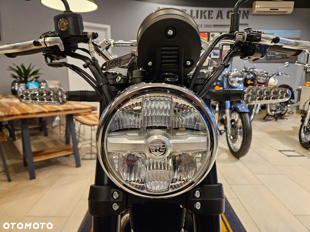 Royal Enfield Interceptor - 5