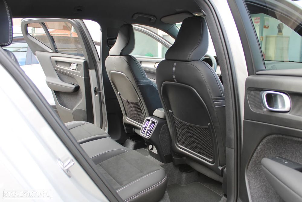 Volvo XC 40 1.5 T2 Plus Dark Auto - 41