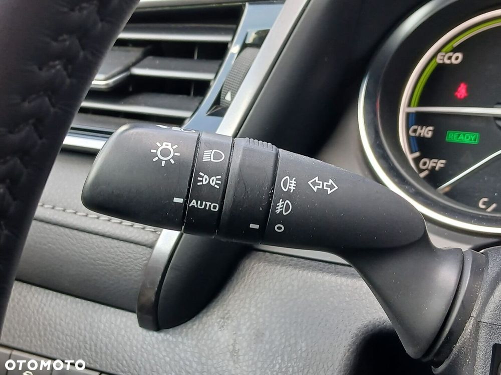 Toyota Camry - 30
