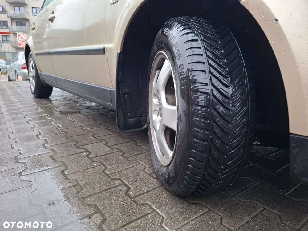 Volkswagen Passat 1.9 TDI Comfortline - 11