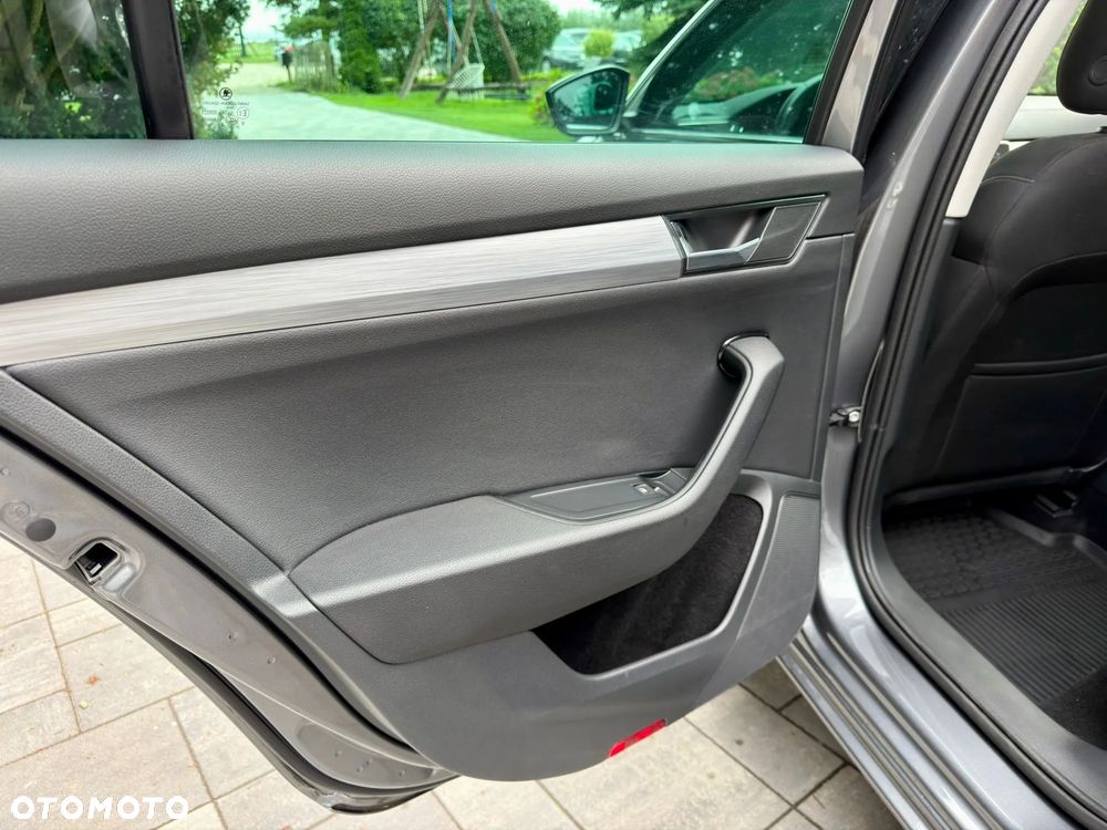Skoda Superb 2.0 TDI SCR Ambition DSG - 37