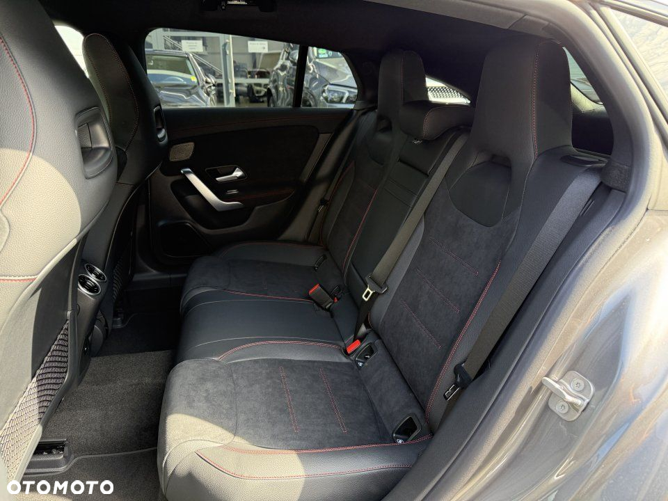 Mercedes-Benz CLA - 10