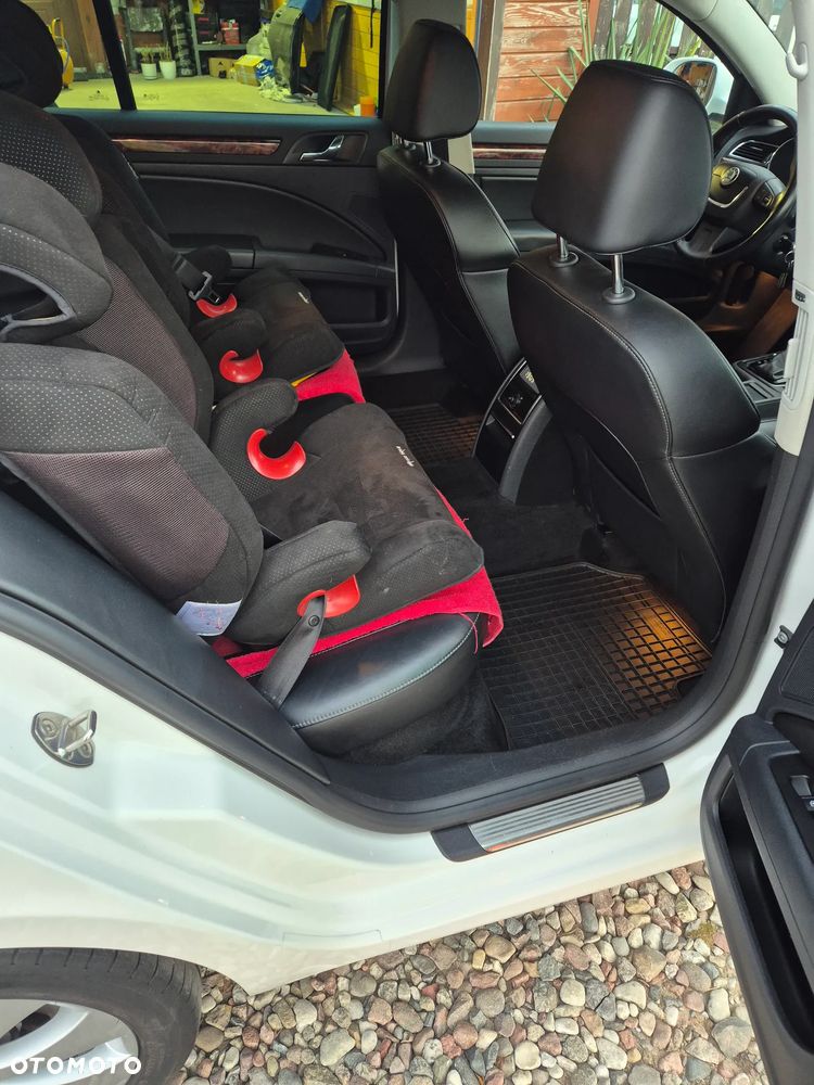 Skoda Superb 2.0 TDI Elegance DSG - 27