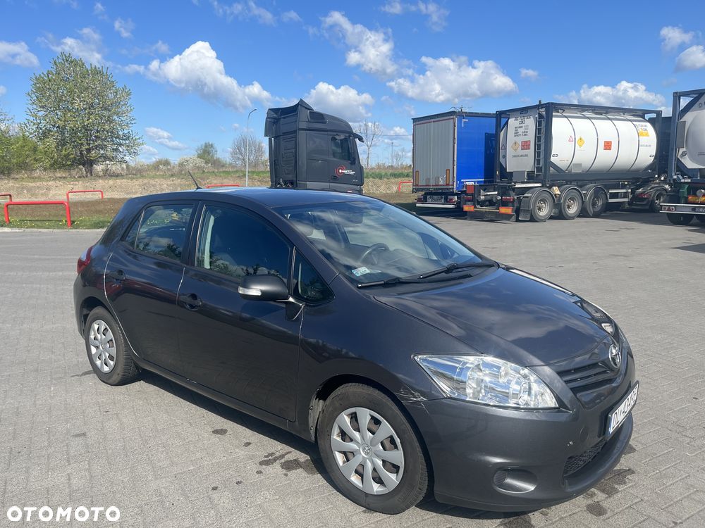 Toyota Auris 1.4 D-4D Terra - 1