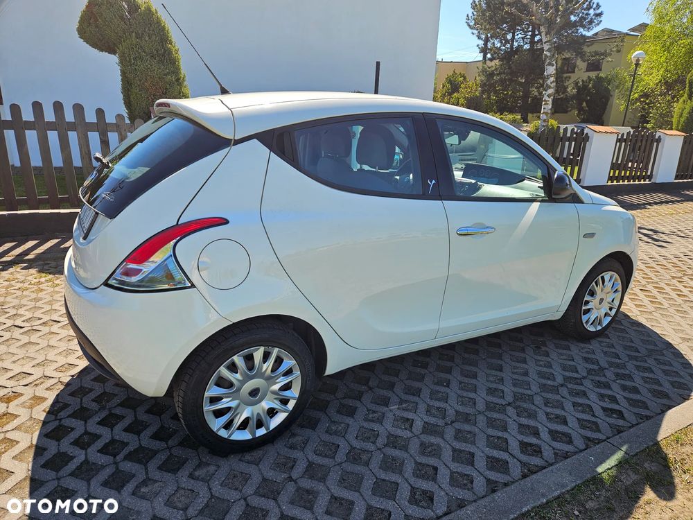 Lancia Ypsilon 1.2 8V Gold - 10