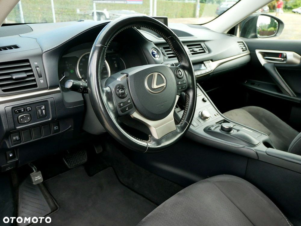Lexus CT 200h - 12