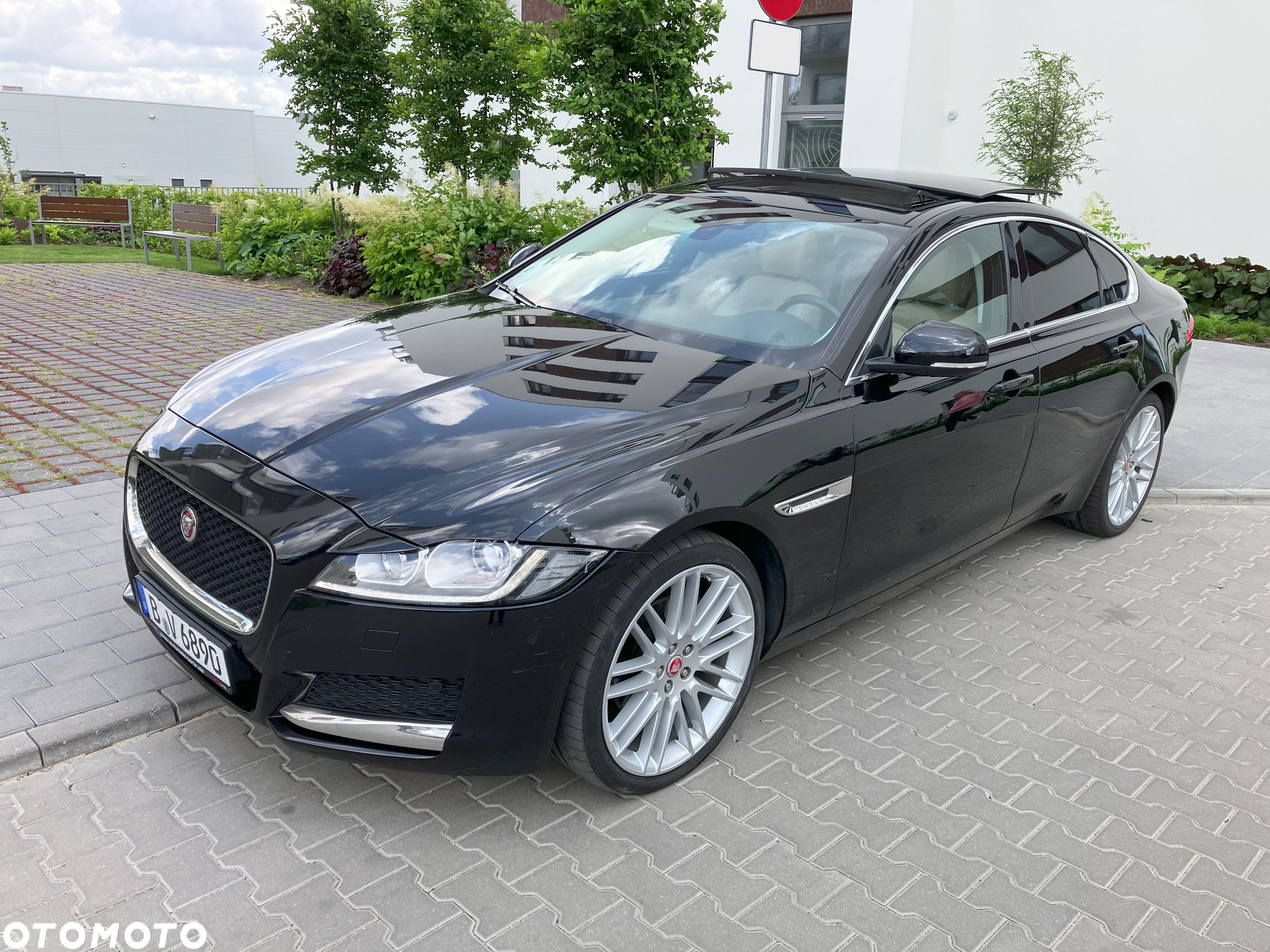 Jaguar XF 25t AWD Prestige - 1