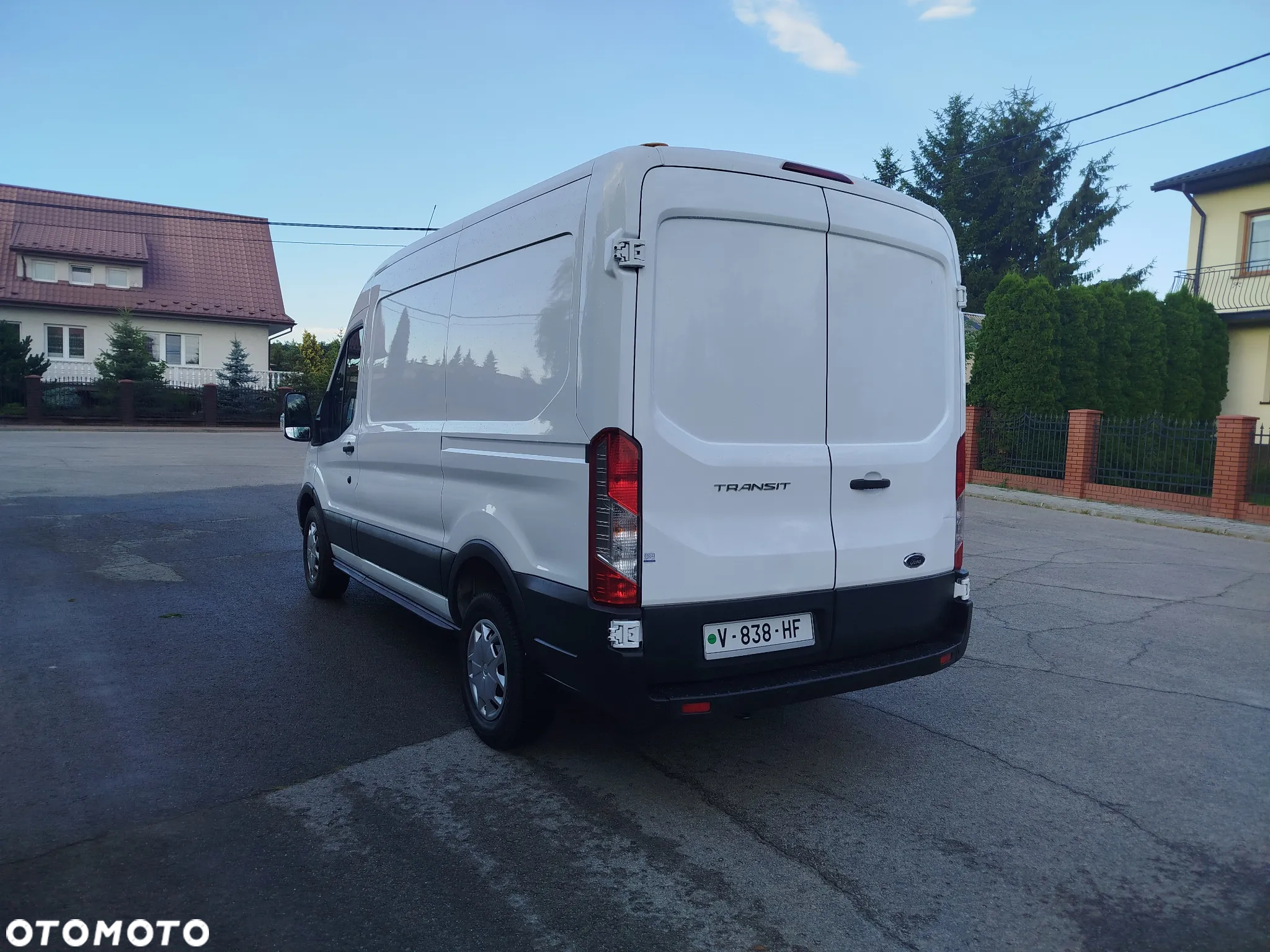 Ford Transit L2H2 ŚREDNIAK KLIMA 2.0TDCI - 10