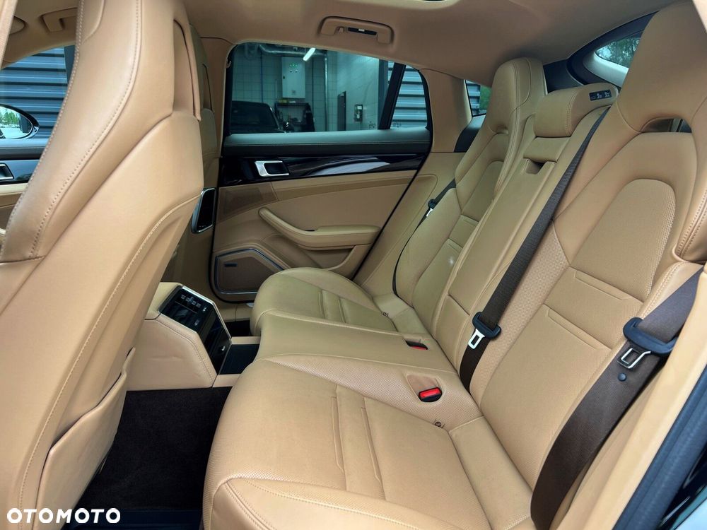 Porsche Panamera - 16