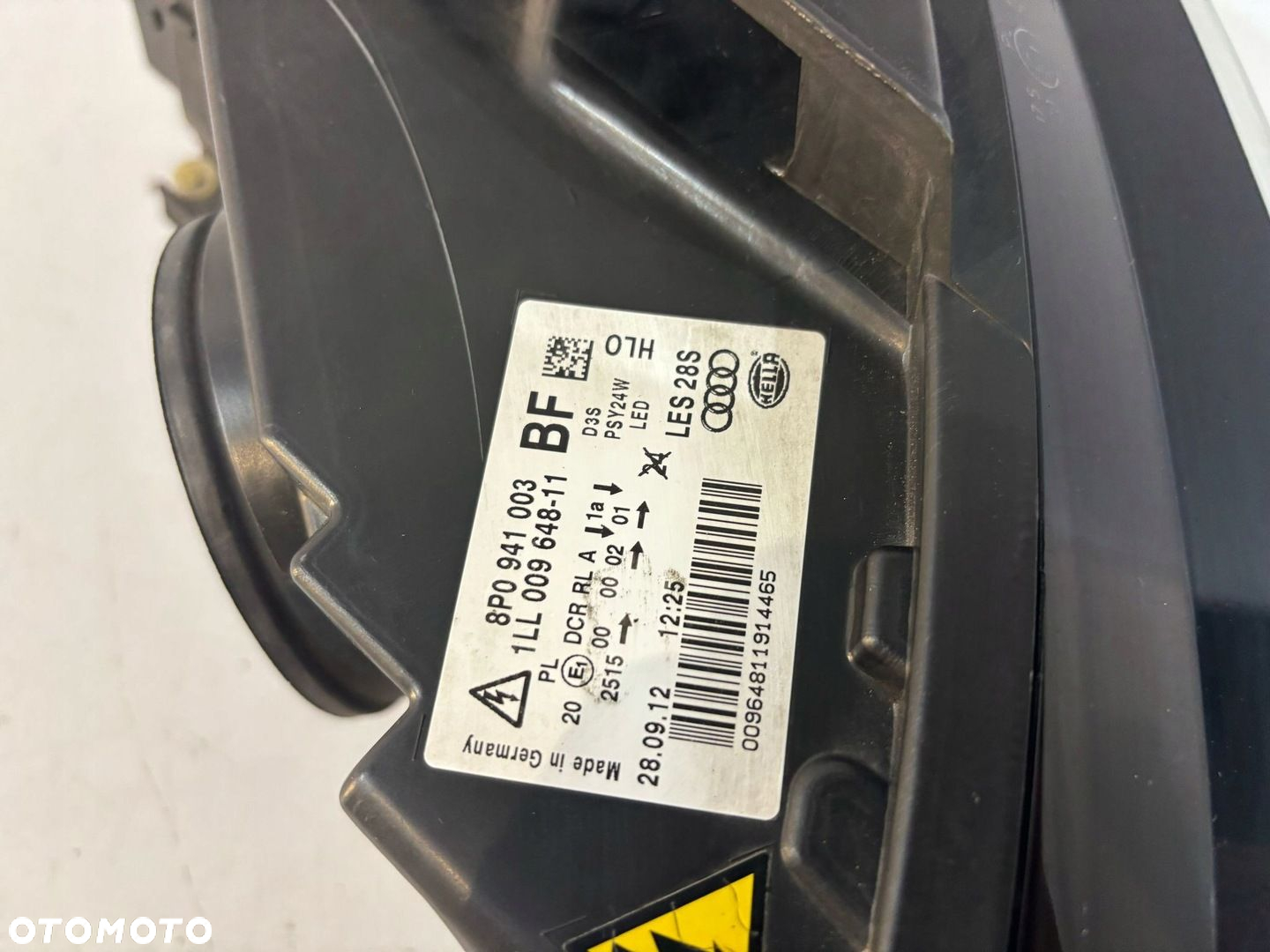 AUDI A3 8P Lift Lampa Bi-Xenon UK Lewa - 17670 - 7