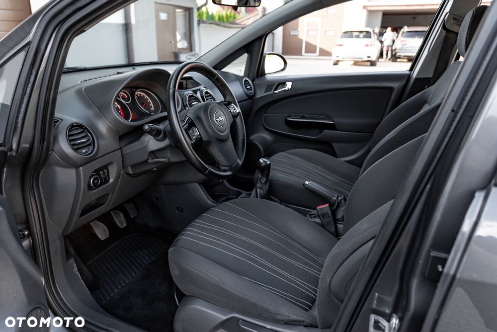 Opel Corsa 1.4 16V Cosmo - 18