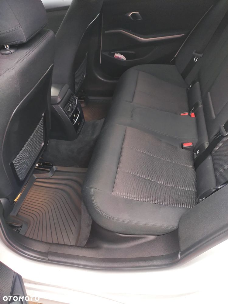 BMW Seria 3 318d Sport Line - 11