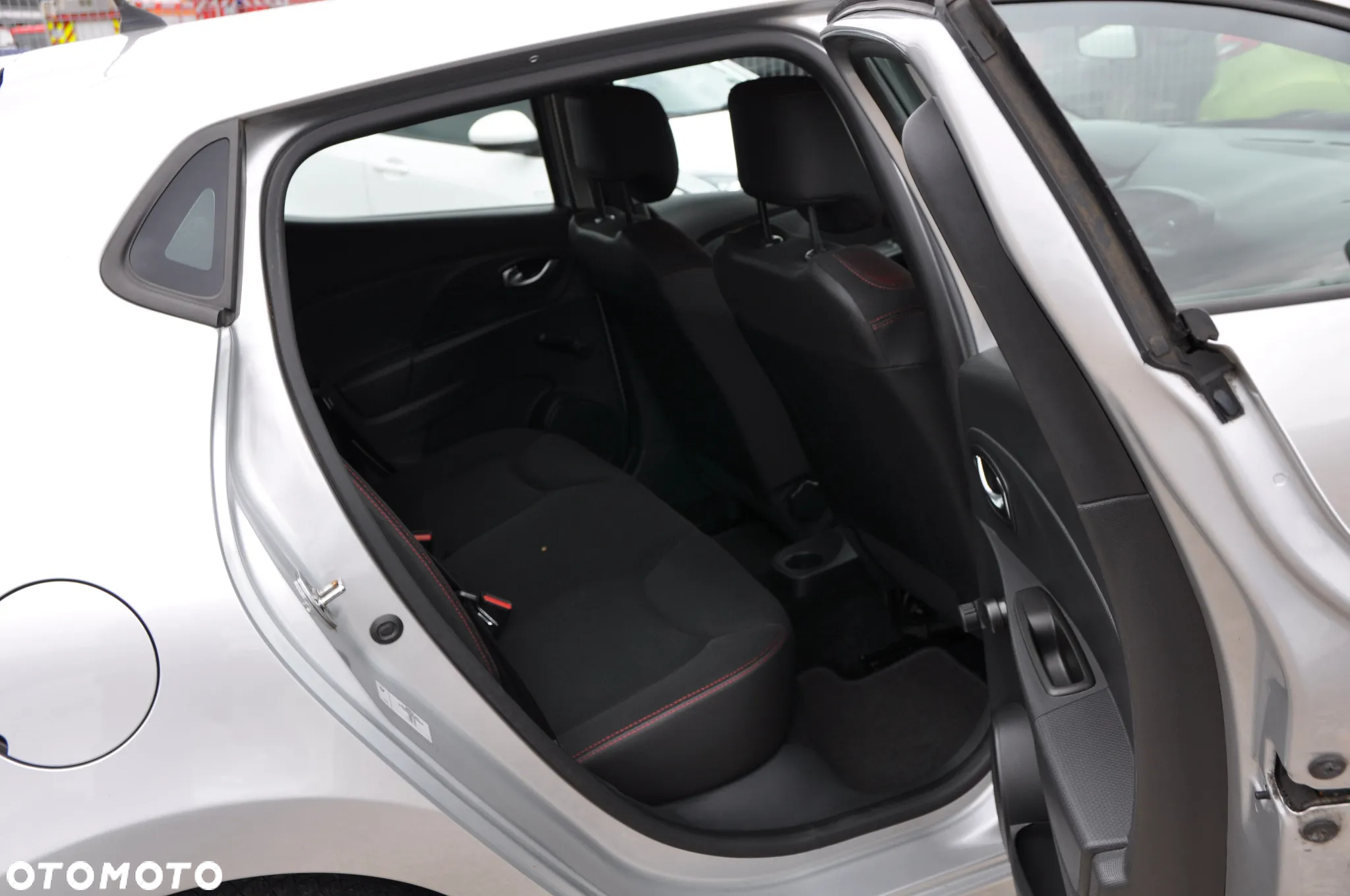 Renault Clio 1.2 16V 75 Dynamique - 9