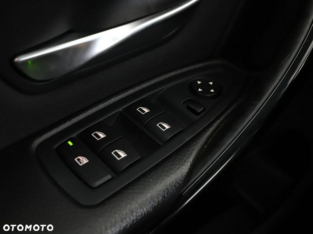 BMW Seria 3 318d - 33
