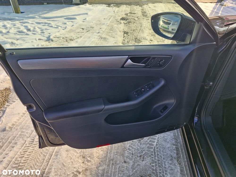 Volkswagen Jetta - 17