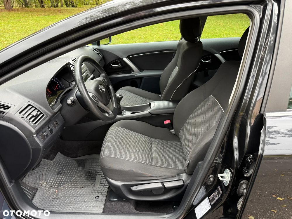 Toyota Avensis 1.6 Luna - 13