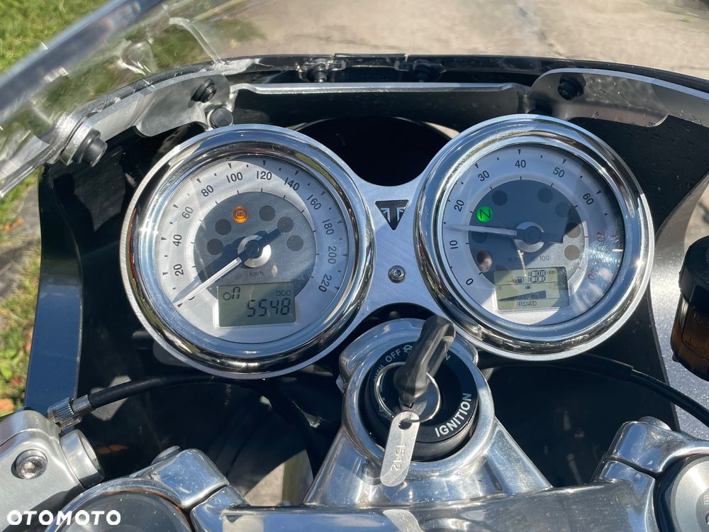 Triumph Thruxton - 9