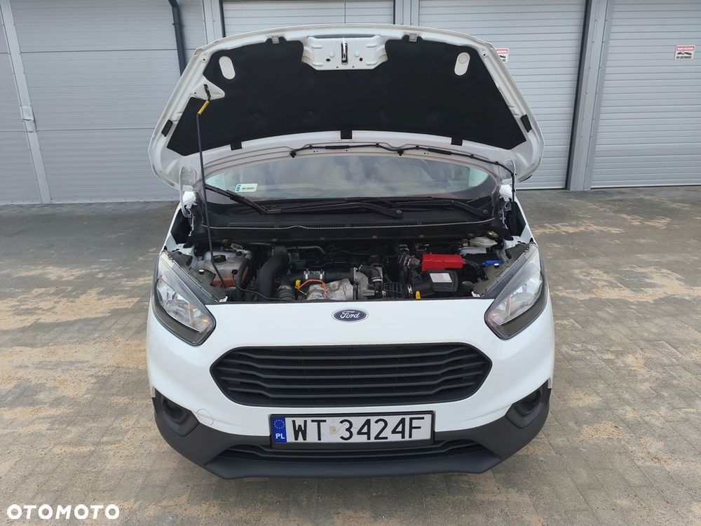 Ford Transit Courier - 38