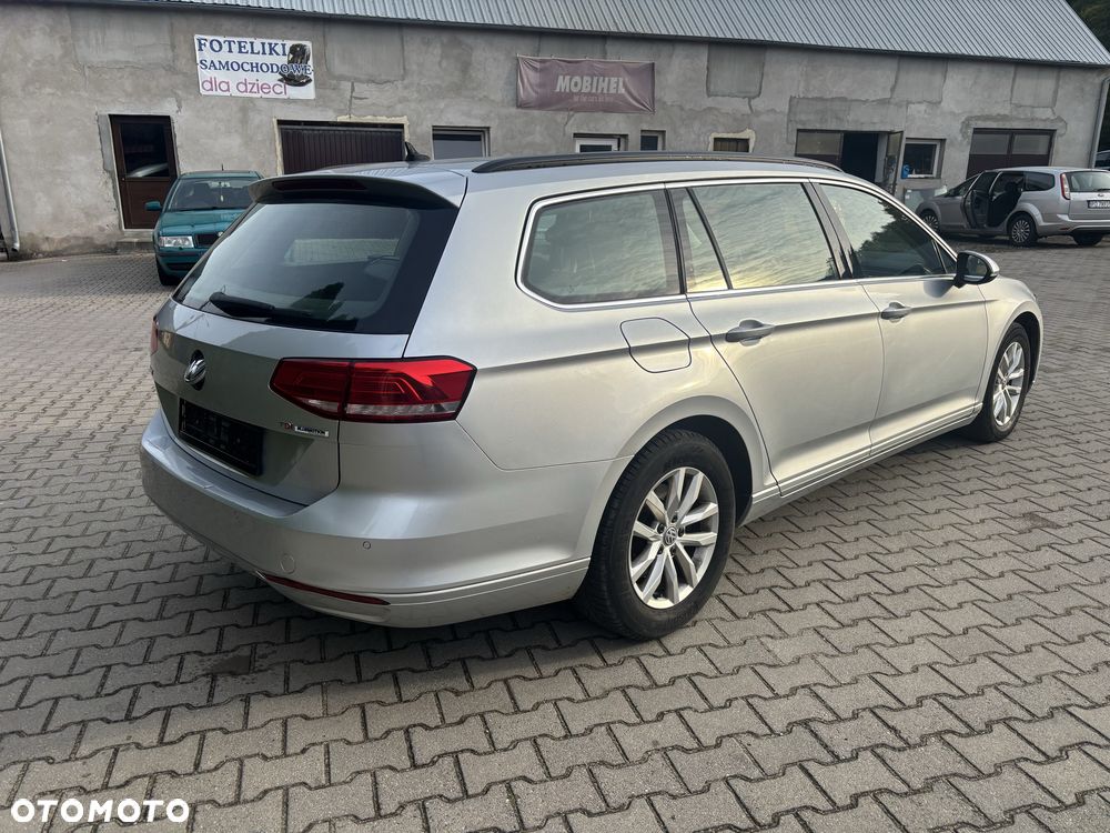 Volkswagen Passat - 4