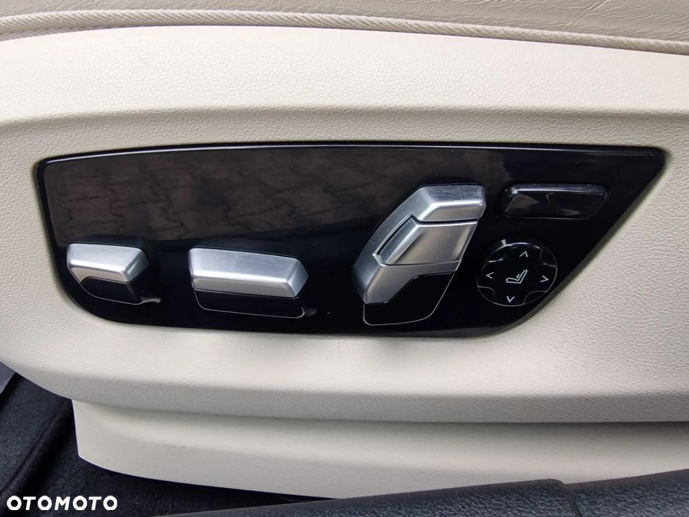 BMW Seria 5 520i M Sport Edition - 39