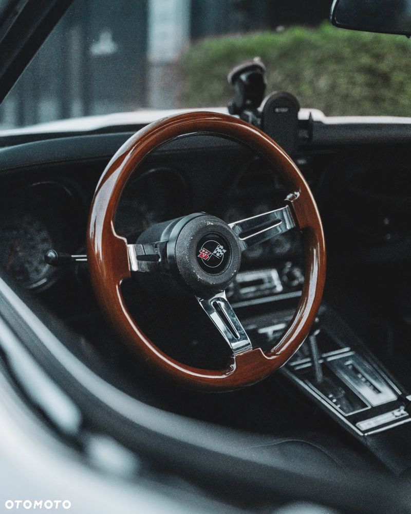 Chevrolet Corvette - 4