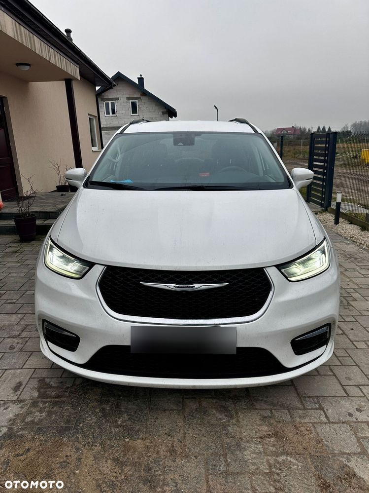 Chrysler Pacifica - 1