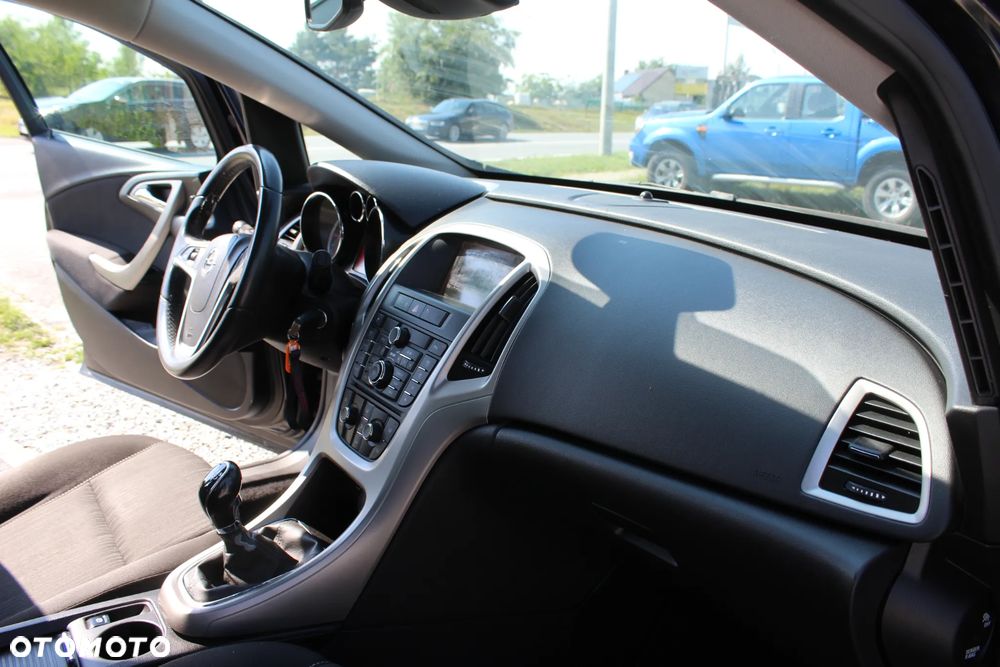 Opel Astra 1.6 NAVI - 24