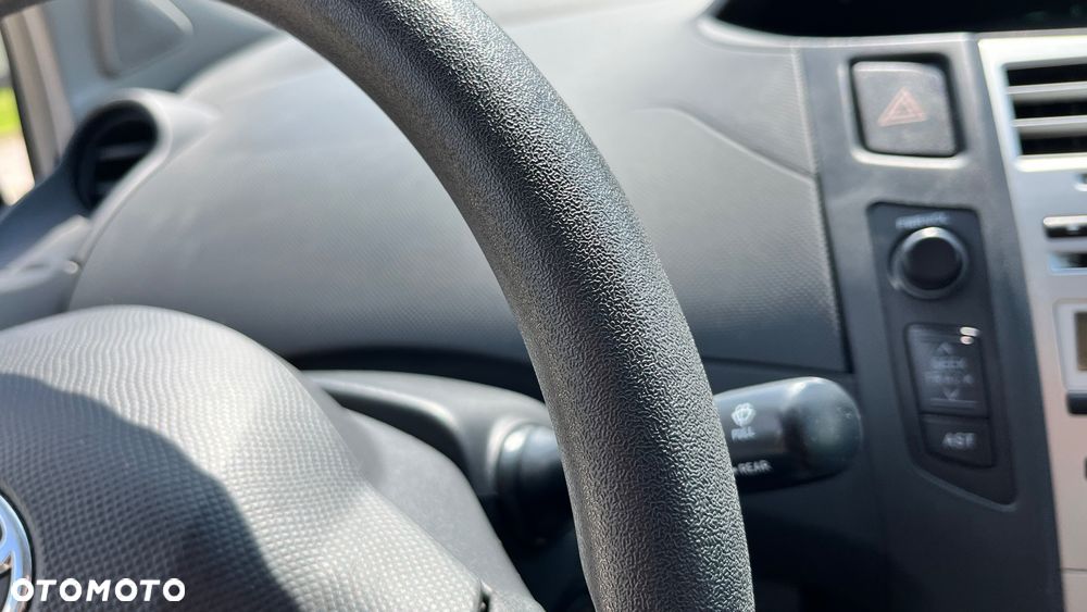 Toyota Yaris 1.0 Terra A/C - 26