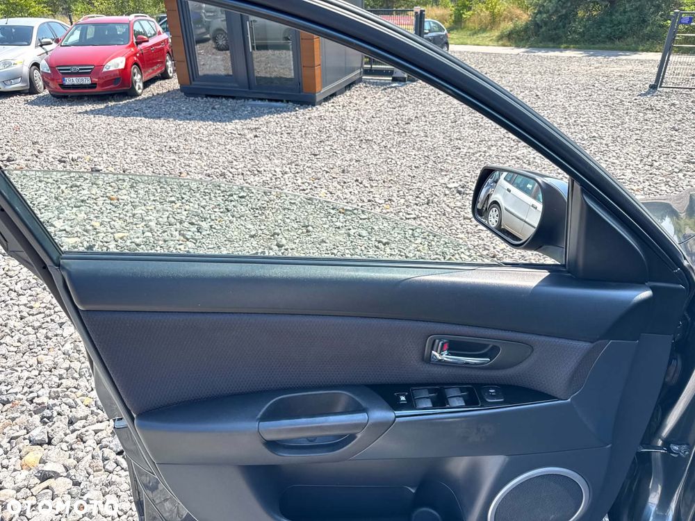 Mazda 3 1.6 Exclusive + - 22