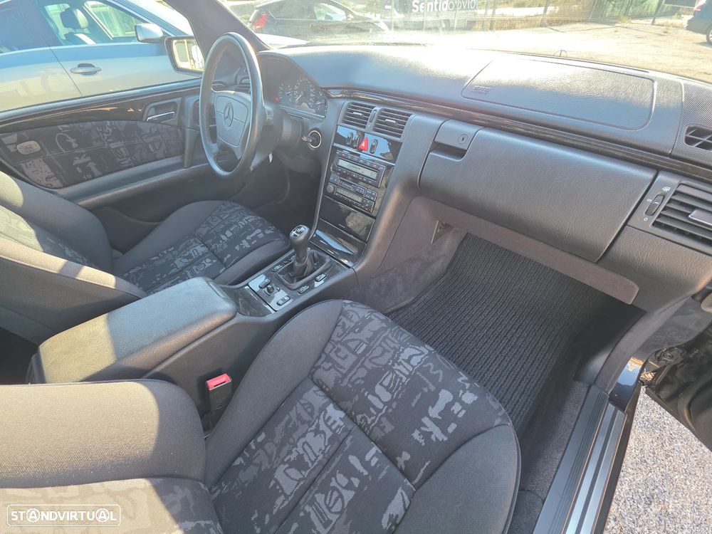 Mercedes-Benz E 250 TD Classic - 30