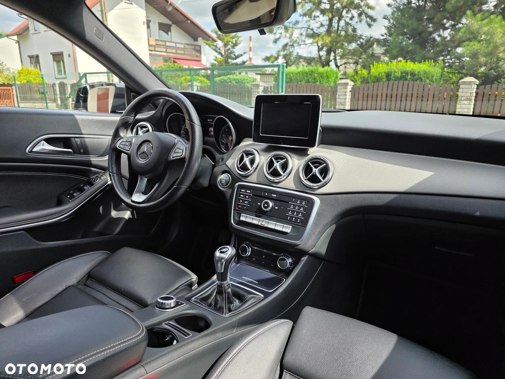 Mercedes-Benz CLA Shooting Brake 180 Urban - 10